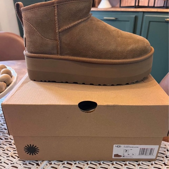 Brand new UGG ultra mini platform boots - Chestnut size 7 - Picture 2 of 3